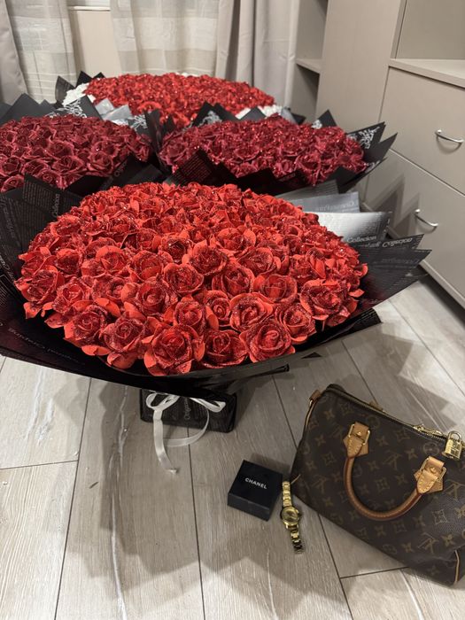 Букети от брокатени рози