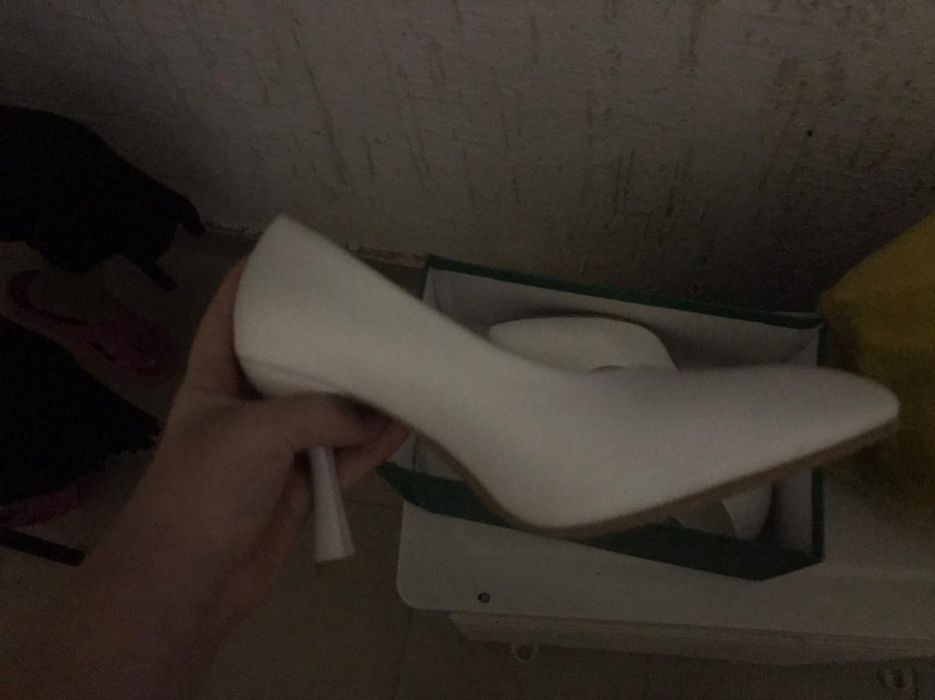 новые туфельки белого цвета