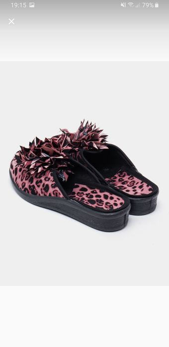 Универсальная женская обувь для дома и офиса.