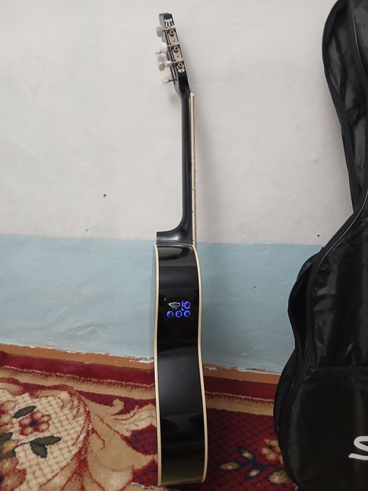 Klassik gitara sotiladi