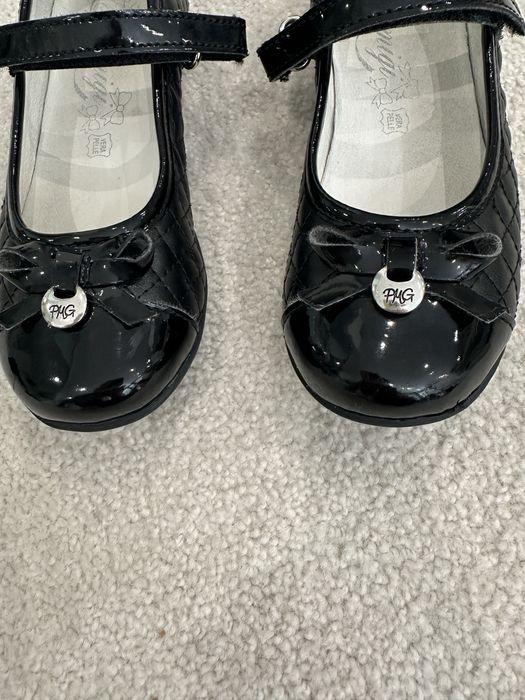 Детски официални черни затворени обувки за момиче на Primigi за