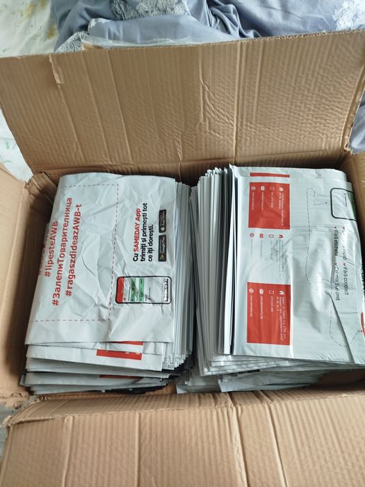 Pungi colete 30cmx40cm autoadezive 50 lei 100 bucati
