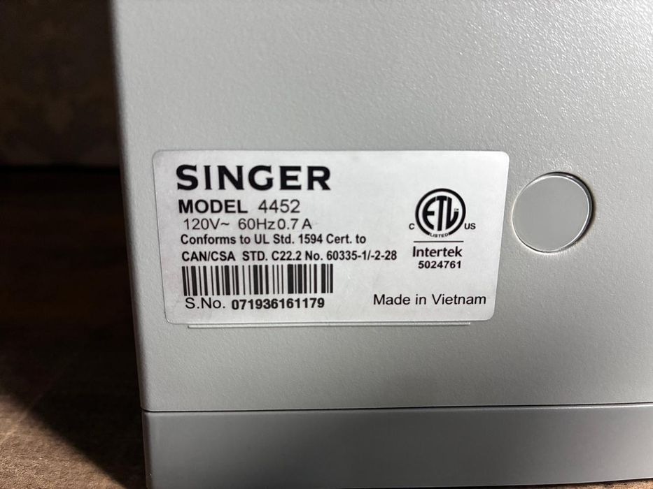 Продам швейную машинку SINGER® 4452,