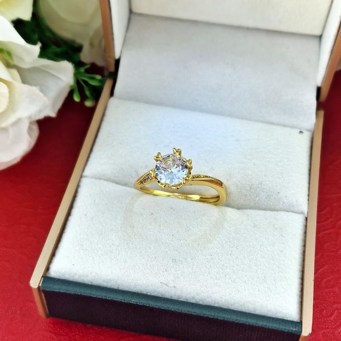 Пръстен „Twist Solitaire“ (голям бял камък – годежен стил)