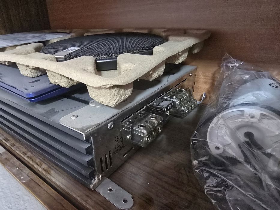 Авто субуфер Hifonics 12 + Hifonics Zeuz ZXI  субуфер и усилвател