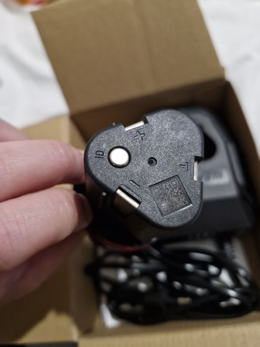 Комплект батерия и зарядно  PARKSIDE , 12v A2