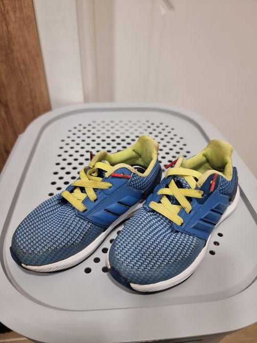 Маратонки Reebok и Adidas