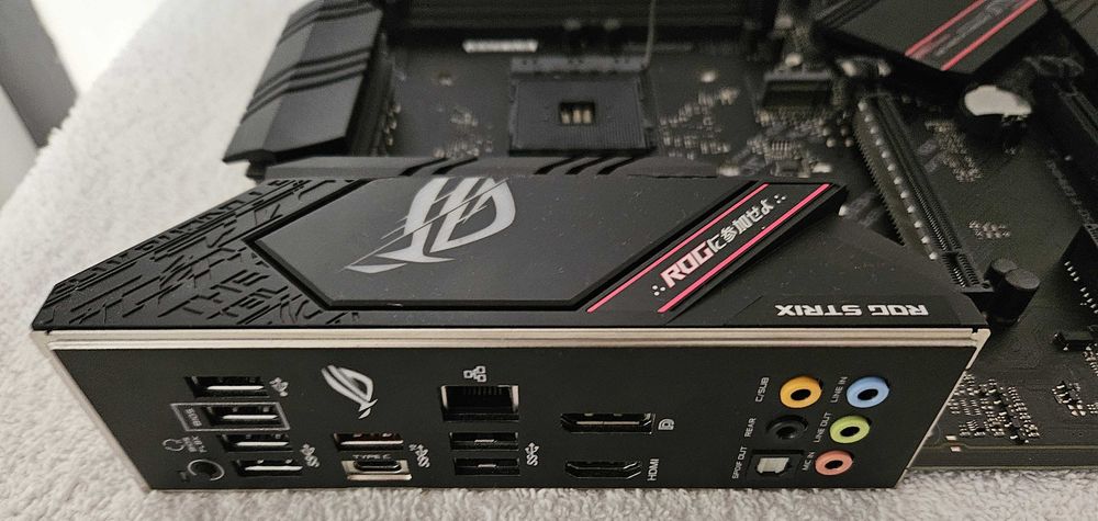 Placa de baza ASUS ROG STRIX B550-F GAMING soket AM4