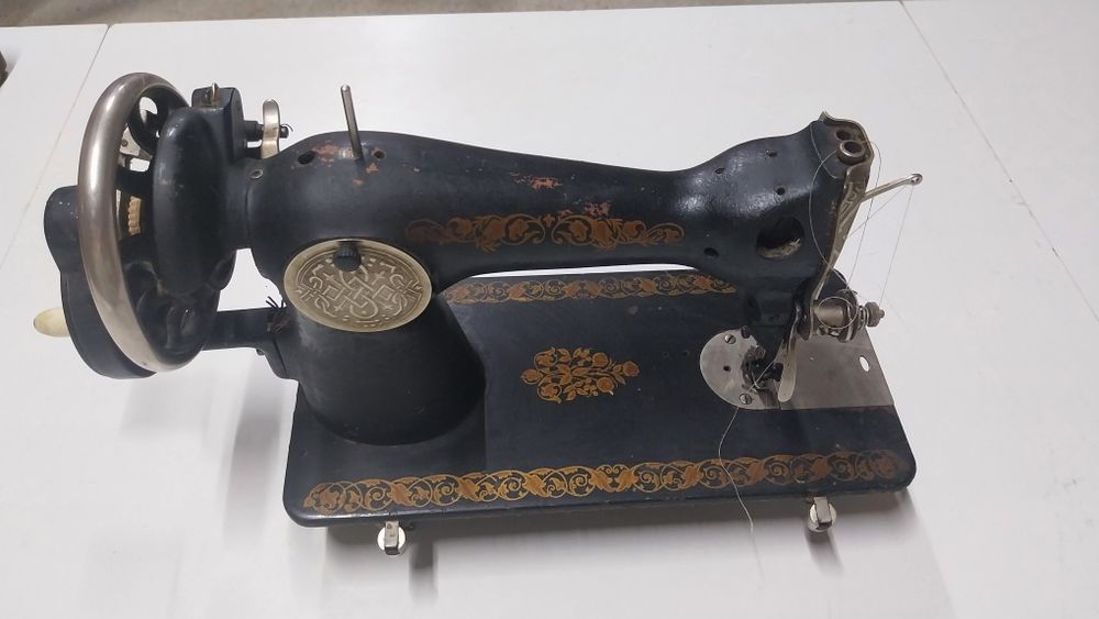 masina de cusut zinger