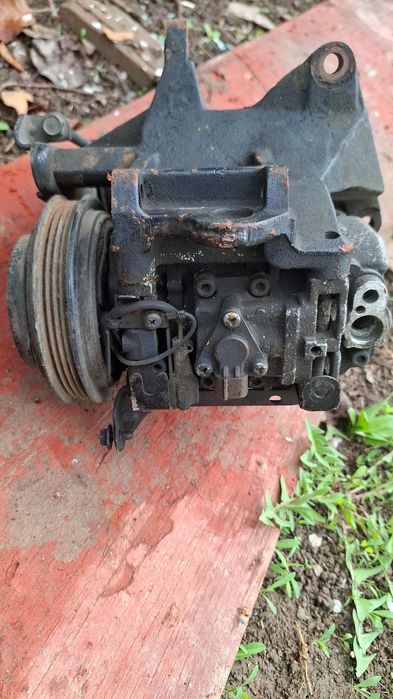 Трамблер и компрессор на субару форестер 2001г.в.