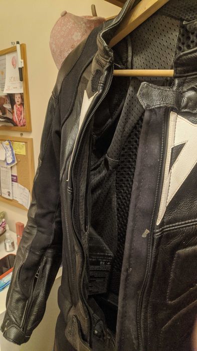 Дамска Dainese екипировка, размер 42, Подарък HJC RPHA 11, matt black