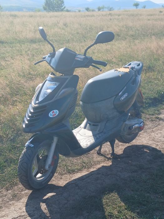 Vând Aprilia sonic