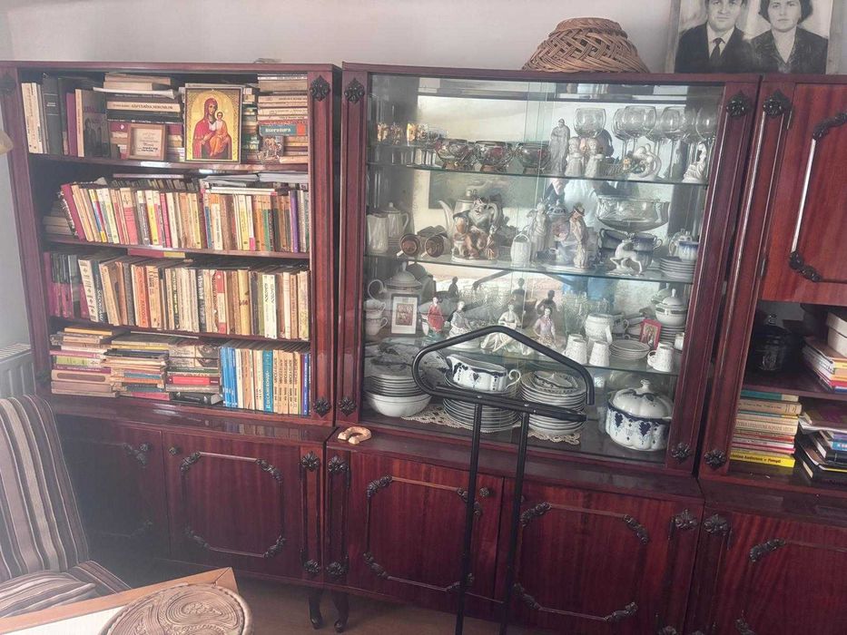 Vand mobila veche, 3 vitrine