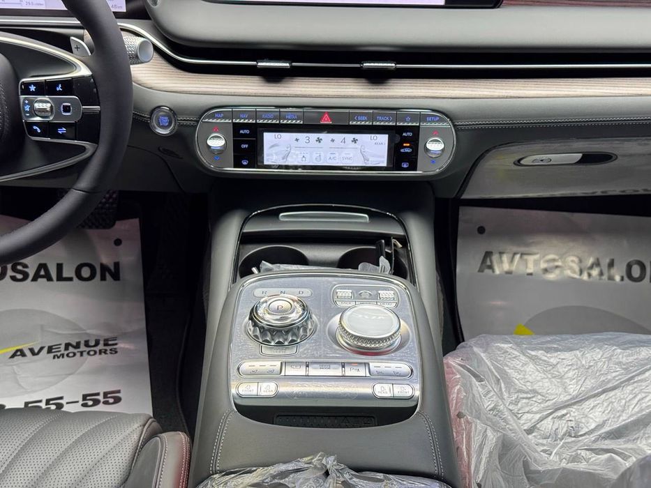 Продается новый Genesis G90