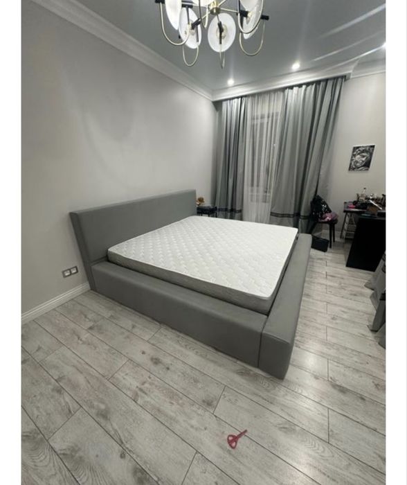 Продам кровать с матрасом 260х245х90