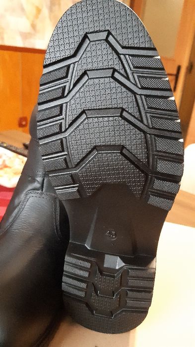 Зимни Боти чисто нови  номер 43