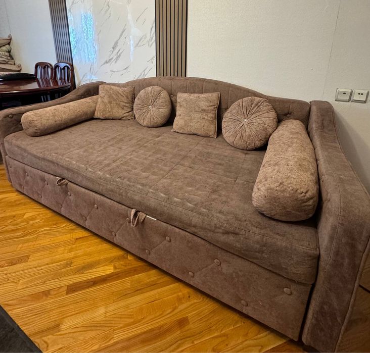 Продам диван для гостиной