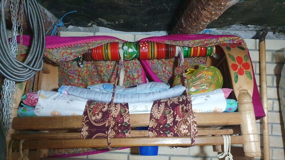 Бешик сотилади .