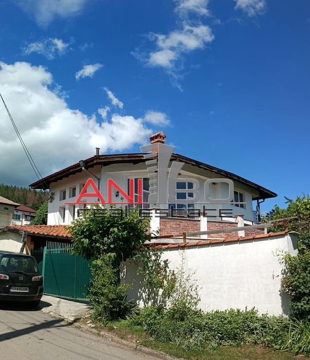 Продава се Къща в Годеч - 300 кв.м за 1217 €/кв.м - Снимка #1
