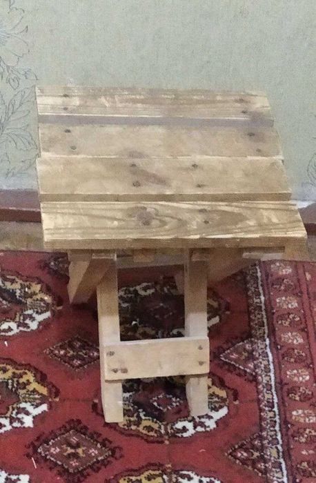 Складная маленькая табуретка