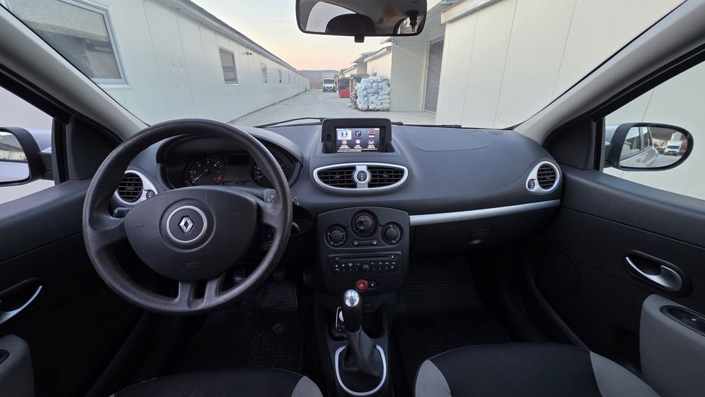 Renault Clio 1.5 diesel Tom Tom edition an 2012 euro 5