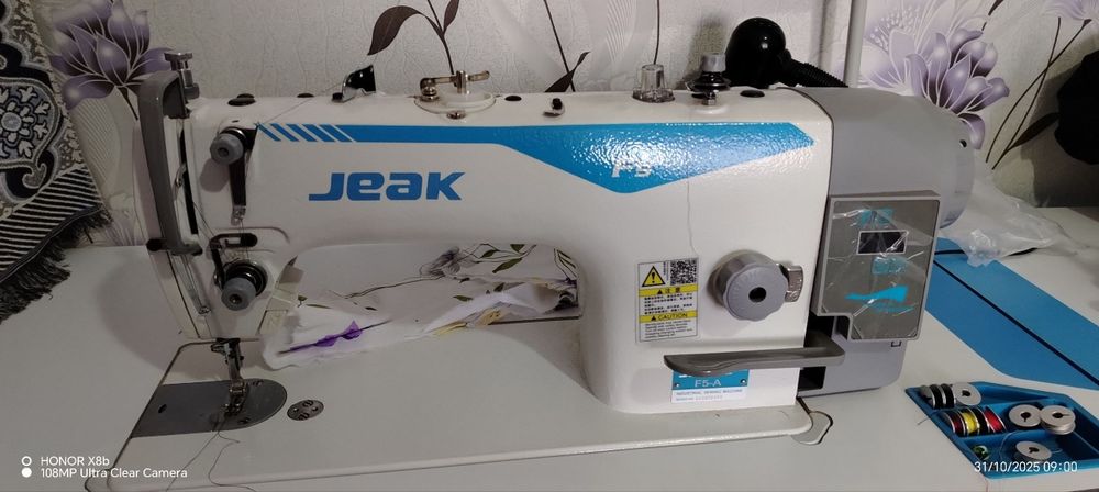 Averlok va tikuv moshinkasi holati yangi.bittada 2lasini ham sotaman..