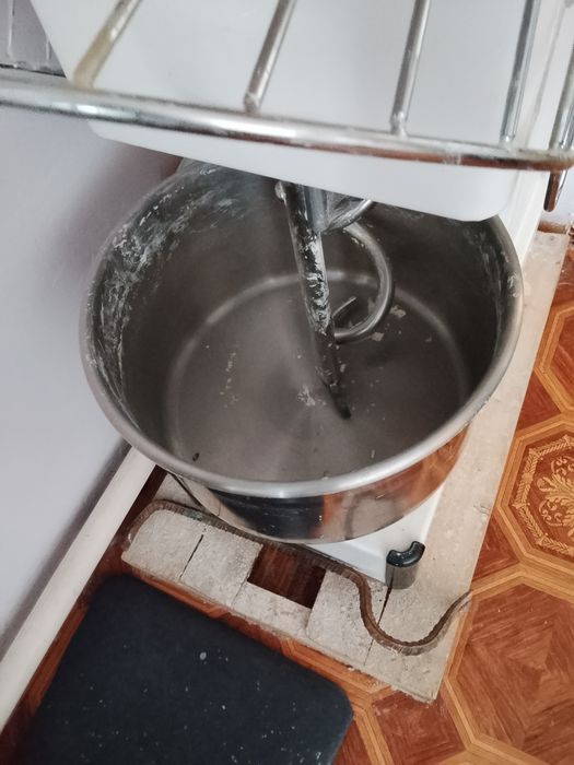 Тестомес производственный