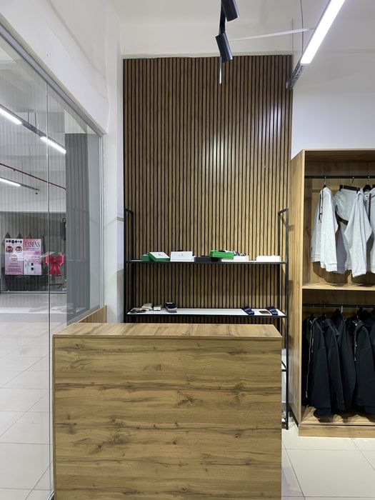 полка стеллаж для бутика