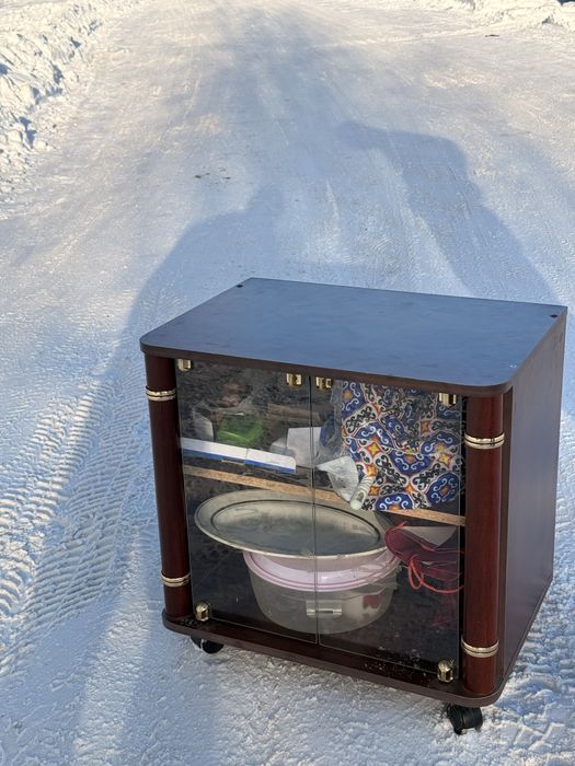 Продается тумбочка и комп стол рабочий стол