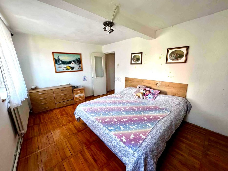 De vanzare apartament cu 3 camere, 2 bai, 3 balcoane - Uioara de Sus
