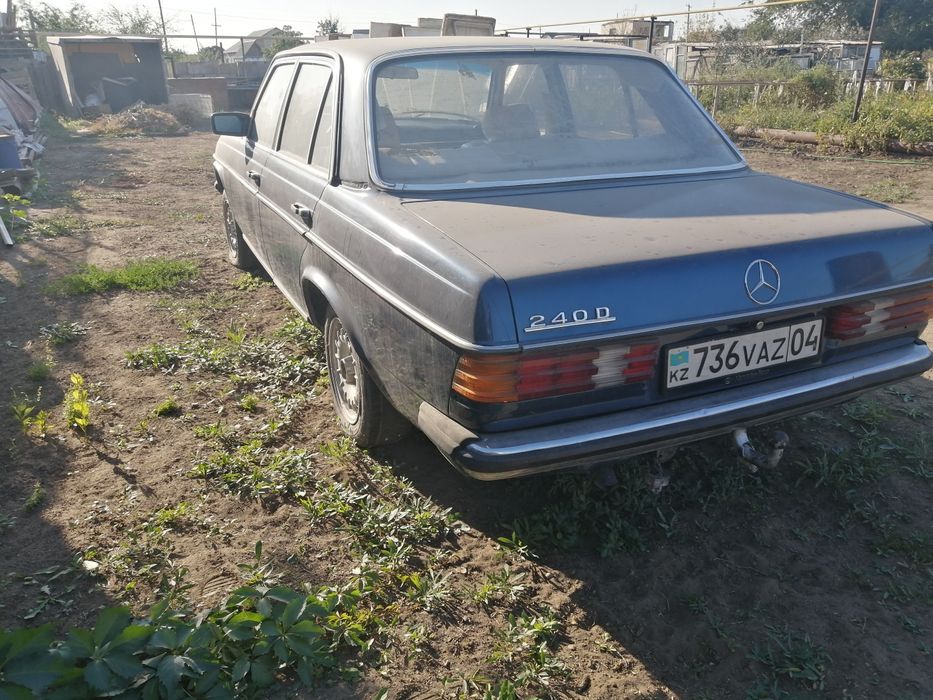 Мерседес 123 седан