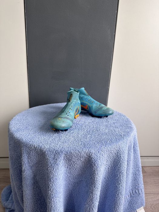 Детские футбольные бутсы