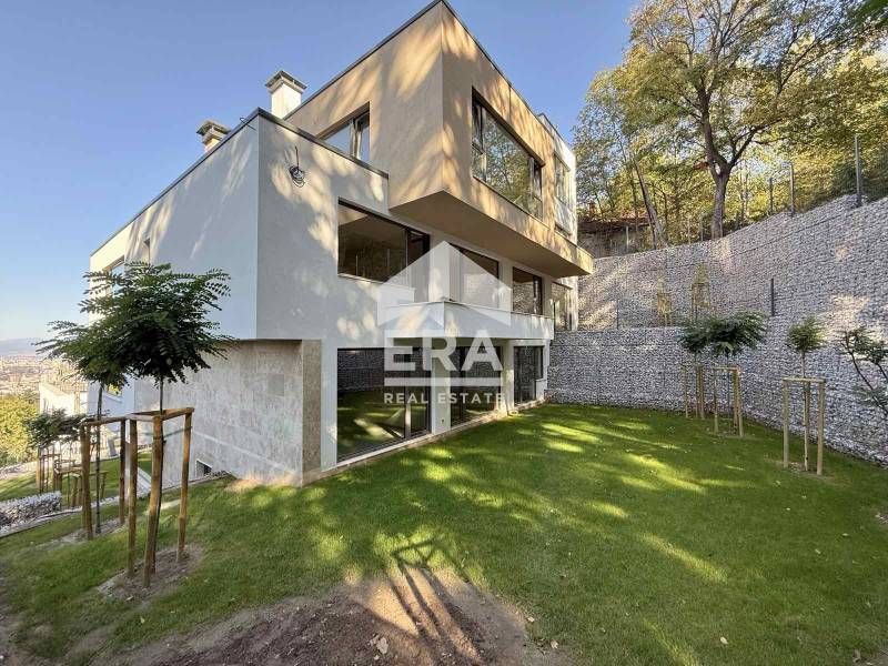 Продава се Тристаен апартамент в София, Бояна - 97 кв.м за 2578 €/кв.м - Снимка #1