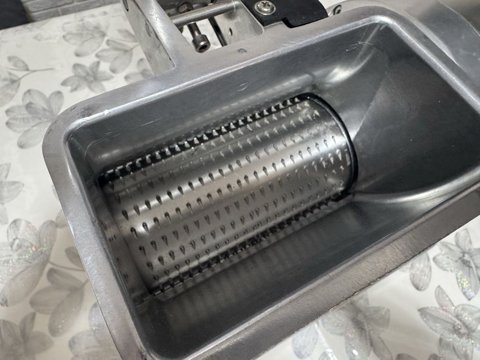 Электрическая тёрка для сыра Liloma CG55SH