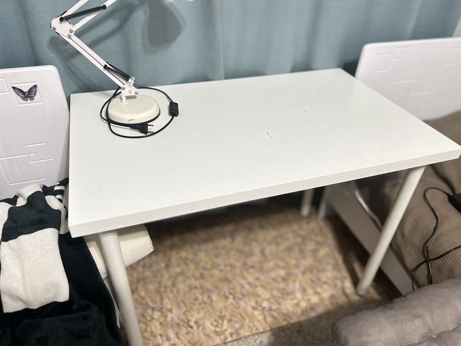Продам два одинаковых стола Ikea