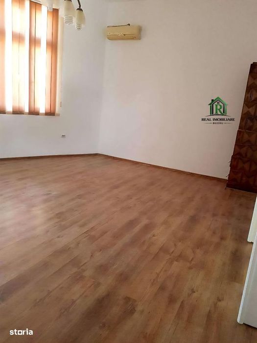 Casa si teren zona centrala - pretabil activitati comerciale !!