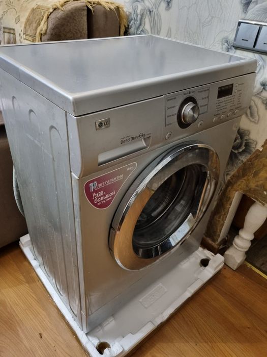 Машинку стиральную LG продам