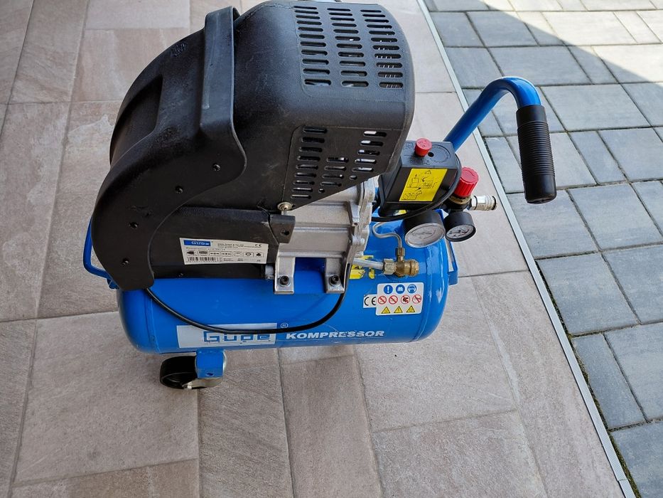 Vând compresor 24 L