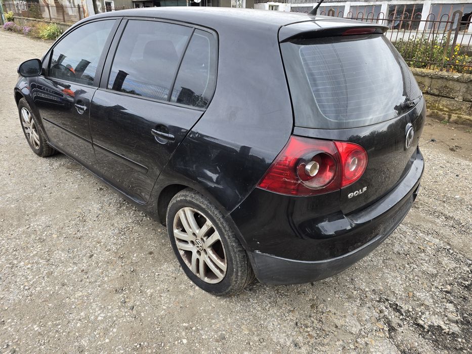 Продавам голф 5 1.9 105кс бхе на части