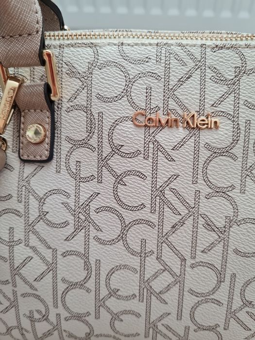 Vând geanta Calvin Klein originala