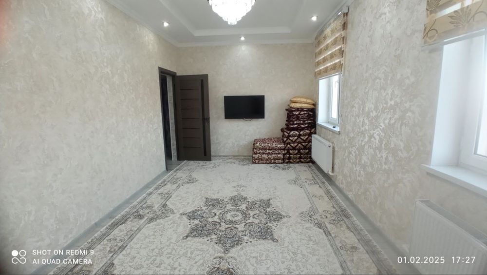 Уй сотилади уч хонали