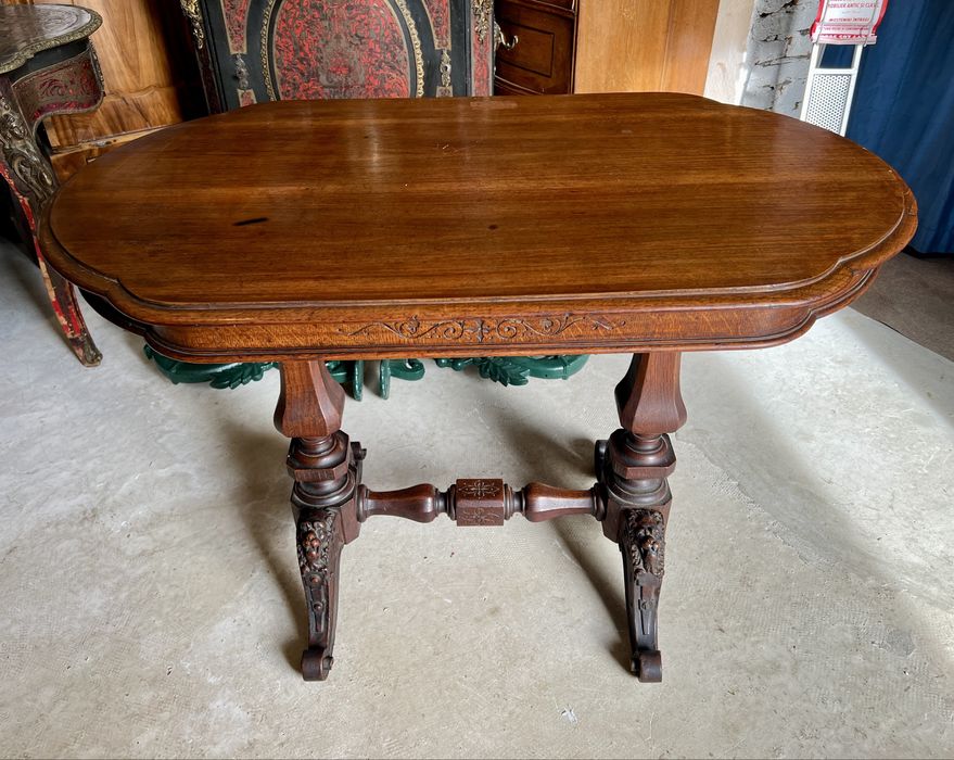Masă veche stil Victorian / Napoleon III din lemn masiv – piesă deosebită