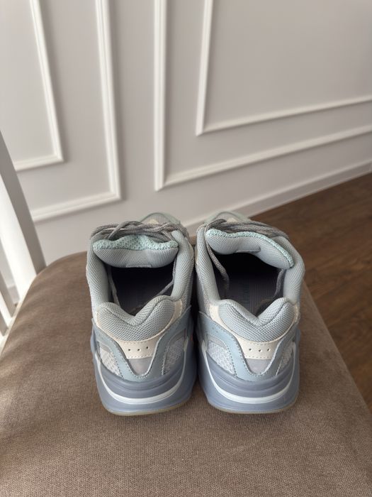 Yeezy boost 700 v2 Inertia