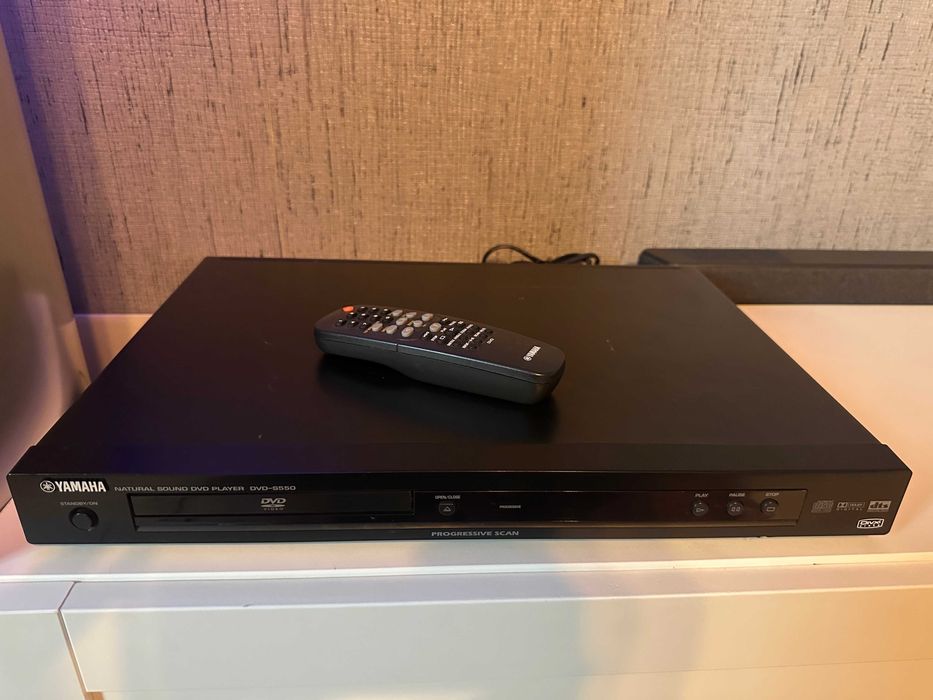 DVD Player Yamaha Natural Sound DVD-S550 + telecomanda - defect - citeste doar anumite CD/DVD