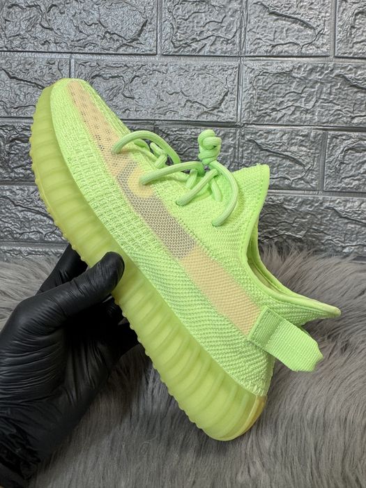 Yeezy 350 v2 Glow Pk Premium