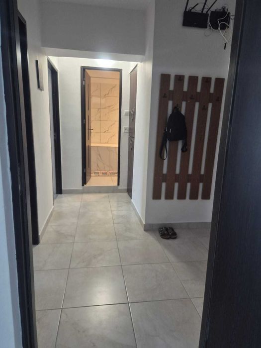 Închiriez apartament 2 camere!