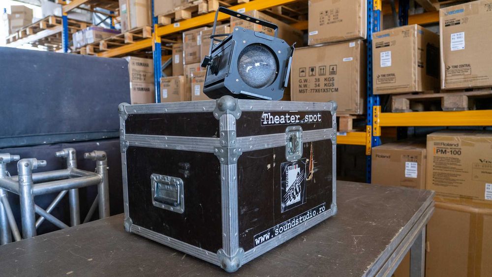 6x Eurolite 650/1000 Fresnel Black