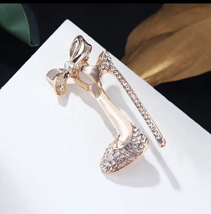 Бутикови брошки за всеки повод.