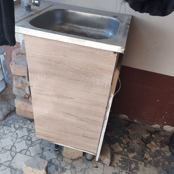 Мойка для кухни,бу можно использовать нормальном состоянии.