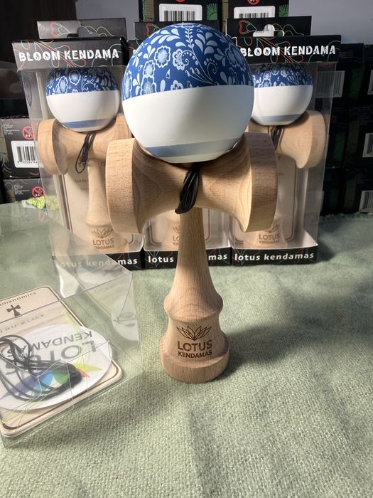 Kendama lotus antiskid v2 matte Originale .    Mai multe culori in poz